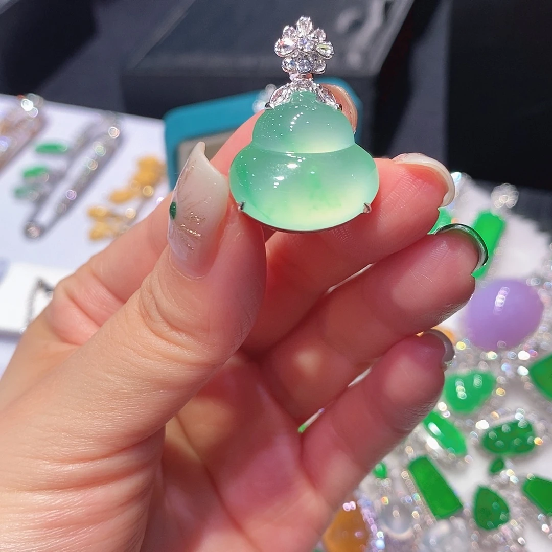 翡翠18K金镶嵌吊坠(不含链)葫芦