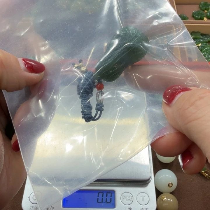 木****和田玉（碧玉）未镶嵌颈饰