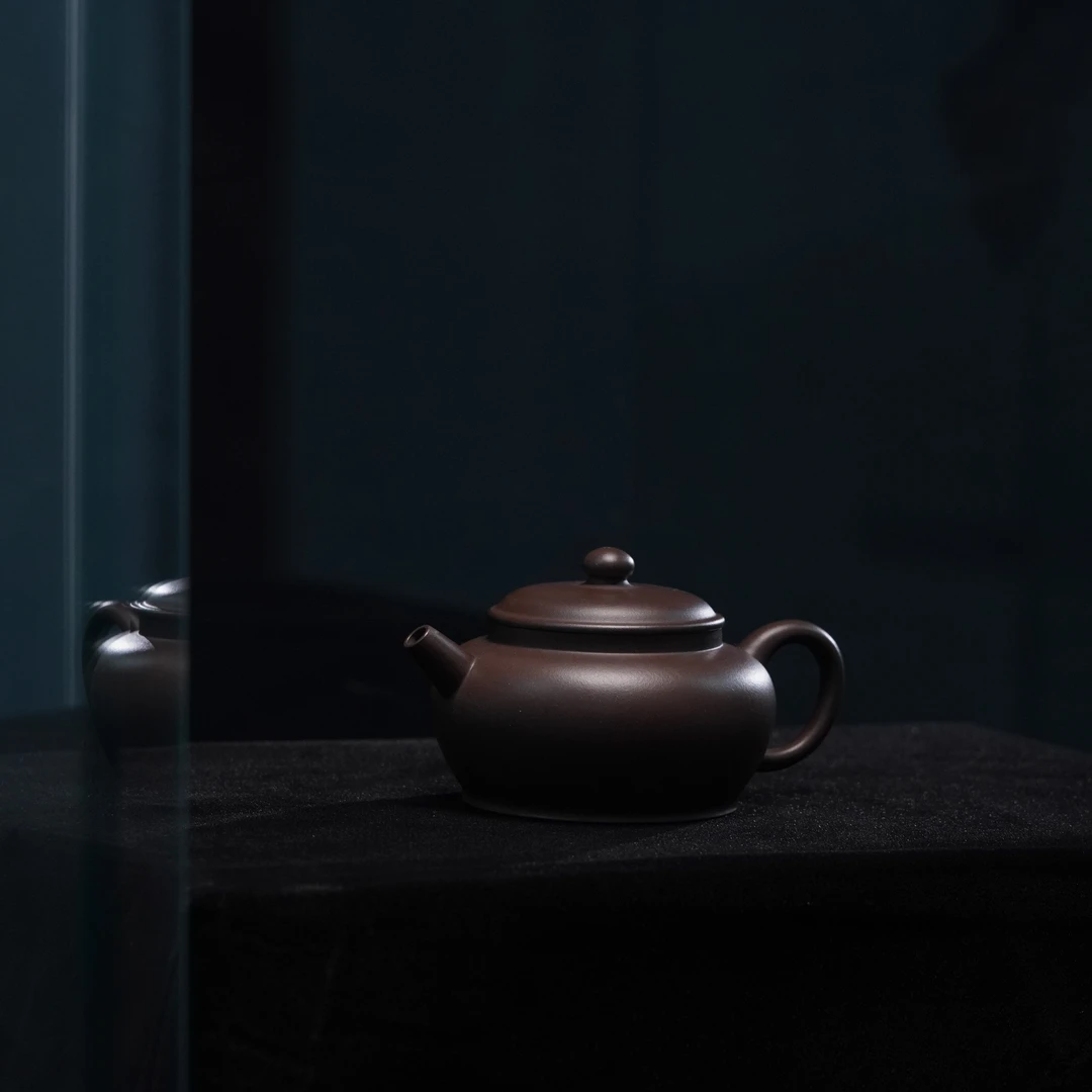 lot.21198 顾新君 老紫泥清风壶 150cc