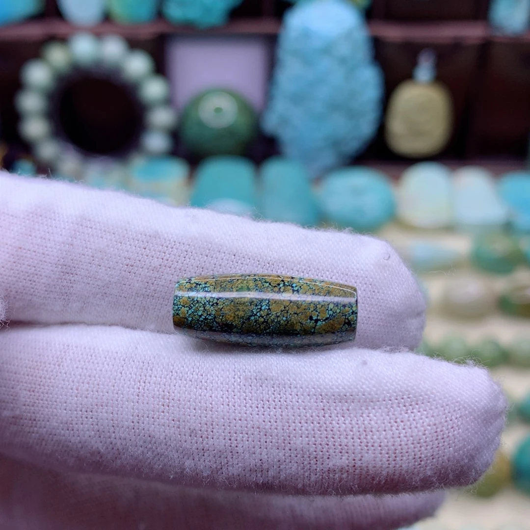 绿松石颈饰未镶嵌老****怜