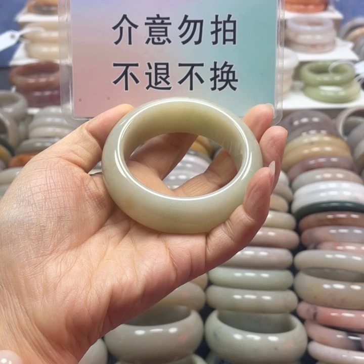 石英质玉未镶嵌手镯