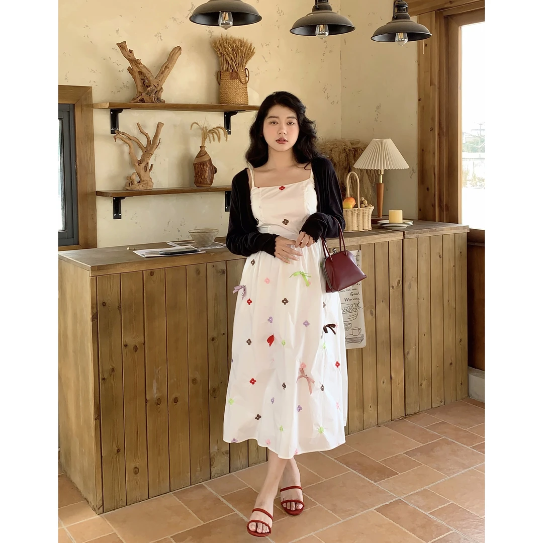 月半鱼【花韵】大裙摆连衣裙2025新款白色裙子女小众设计吊带连衣裙
