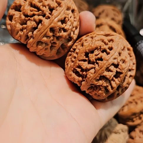 文玩核桃吊坠43粗筋