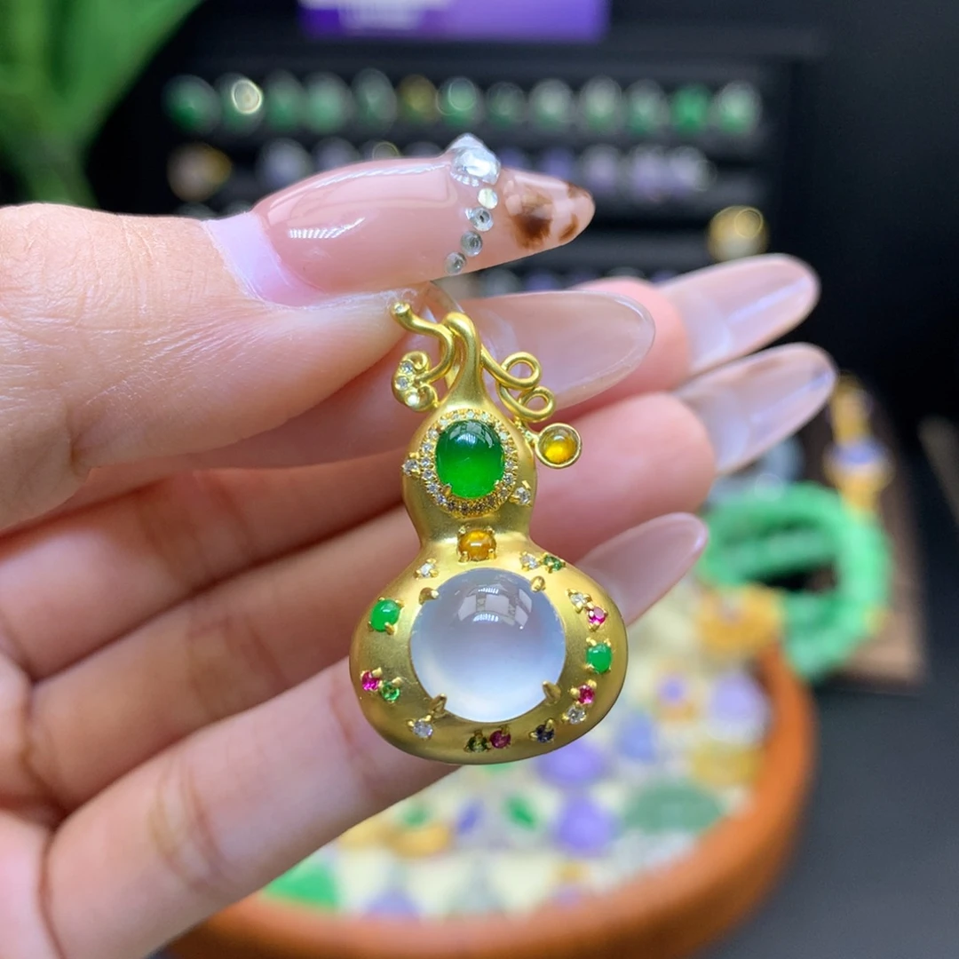 翡翠18K金镶嵌颈饰