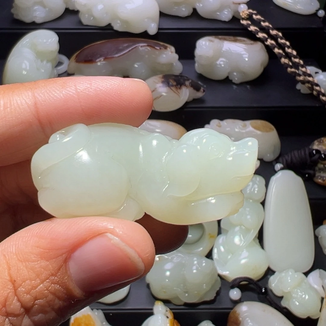 五***钱和田玉未镶嵌颈饰