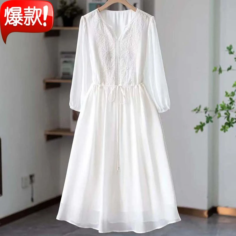 超仙白色刺绣雪纺连衣裙2024夏季新款高级气质宽松显瘦度假长裙子