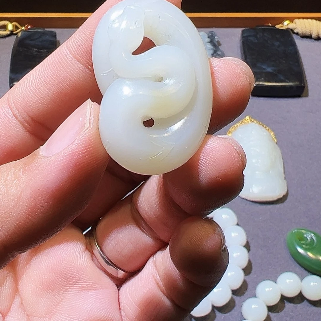 和田玉未镶嵌颈饰