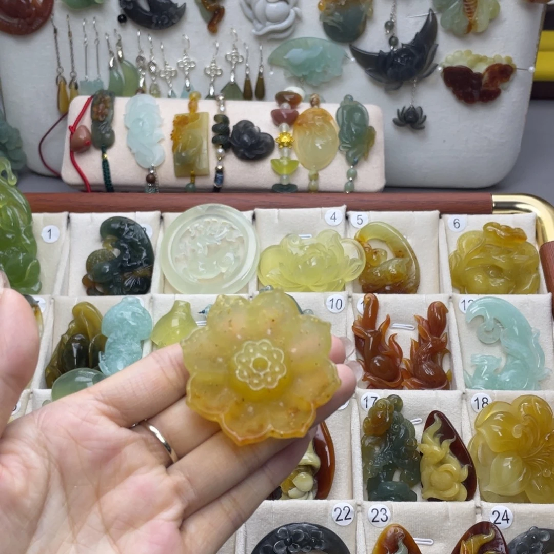 蛇纹石玉未镶嵌颈饰