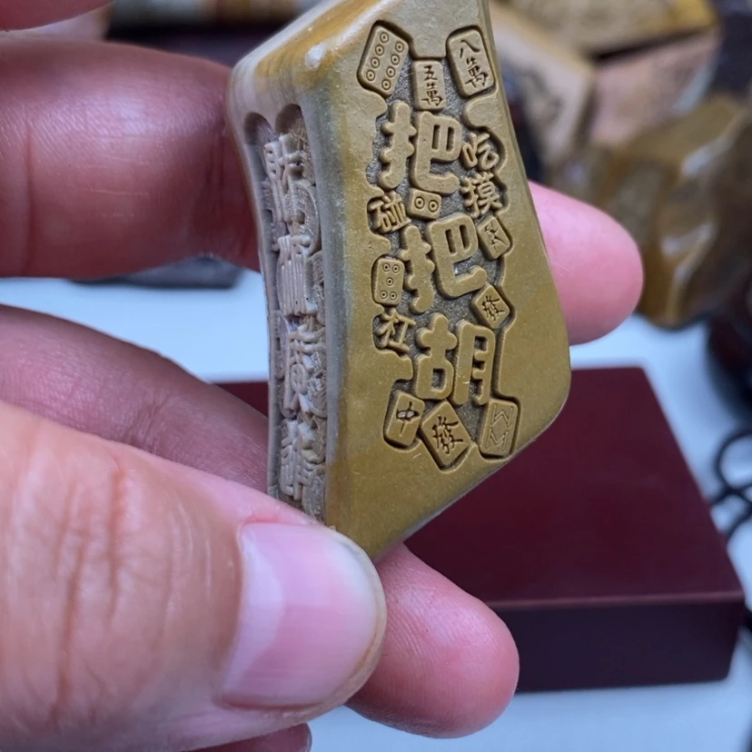 【闪购商品】原石雕刻手把件或脖挂件