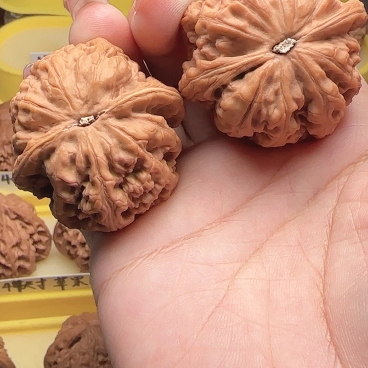 W***e吊坠桃核弯弯核桃大抽筋