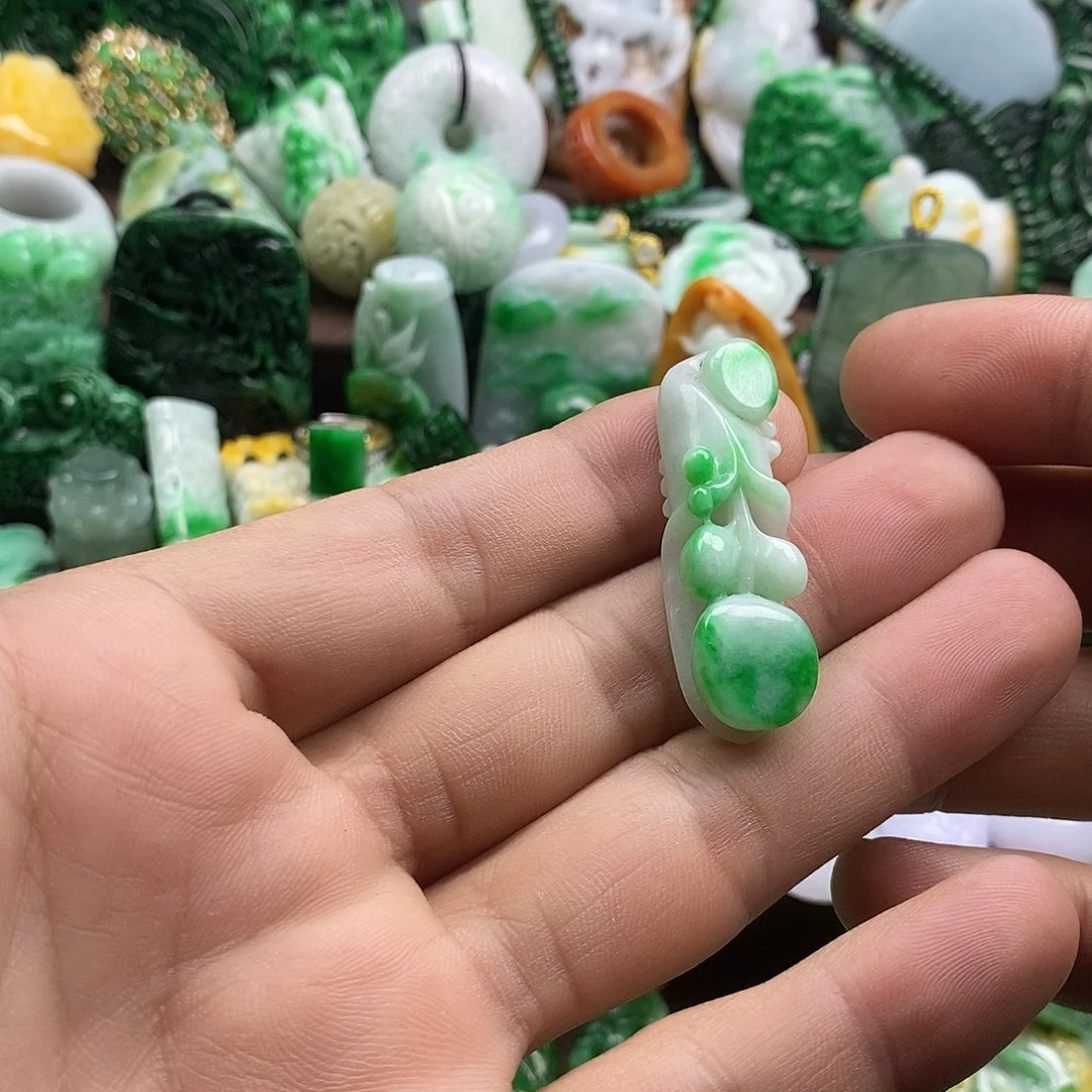 翡翠未镶嵌挂件玉兰花