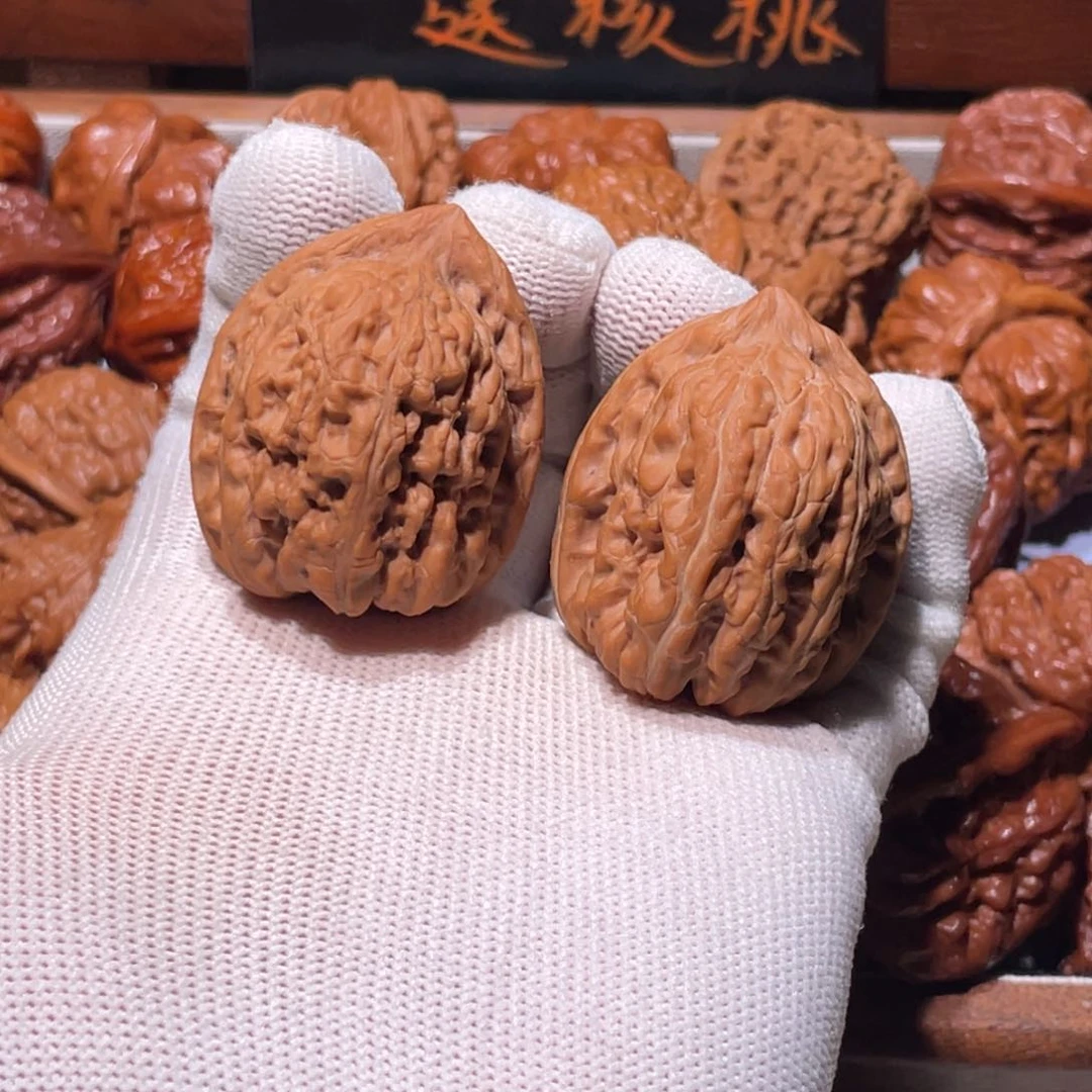 文玩核桃把件伴**生赤龙鸡心.35.38.41,1293