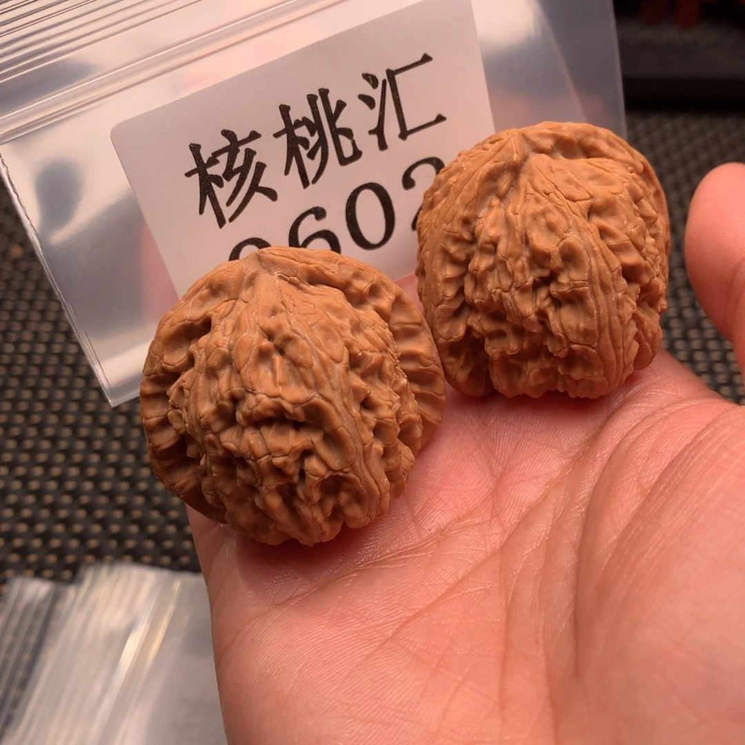 文玩核桃吊坠白狮子41