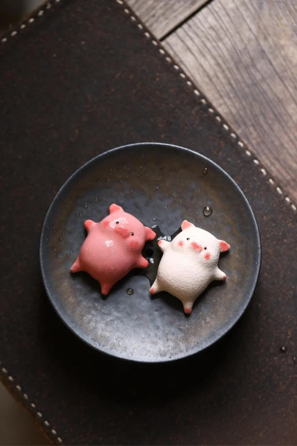 宜兴紫砂创意可爱躺平猪茶桌装饰精品茶道家居茶桌摆件可茶养配件