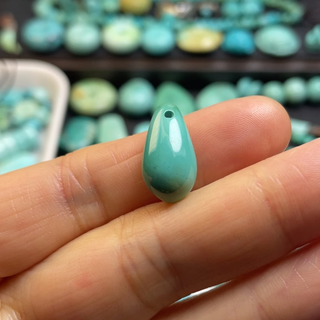 绿松石未镶嵌颈饰