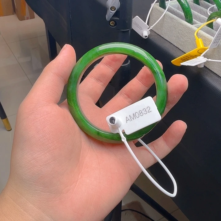 和田玉（碧玉）未镶嵌手镯