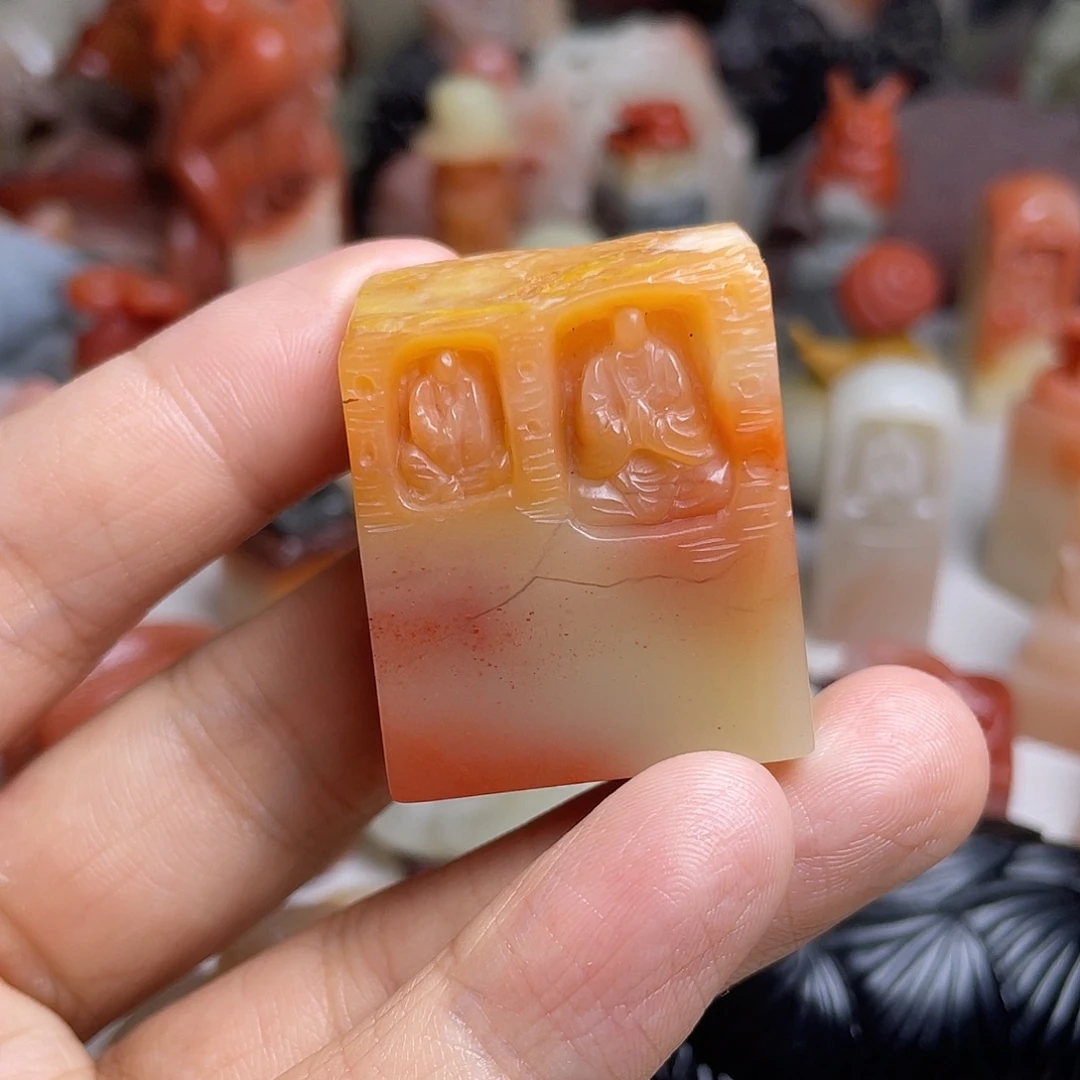 老挝石俏色无相佛