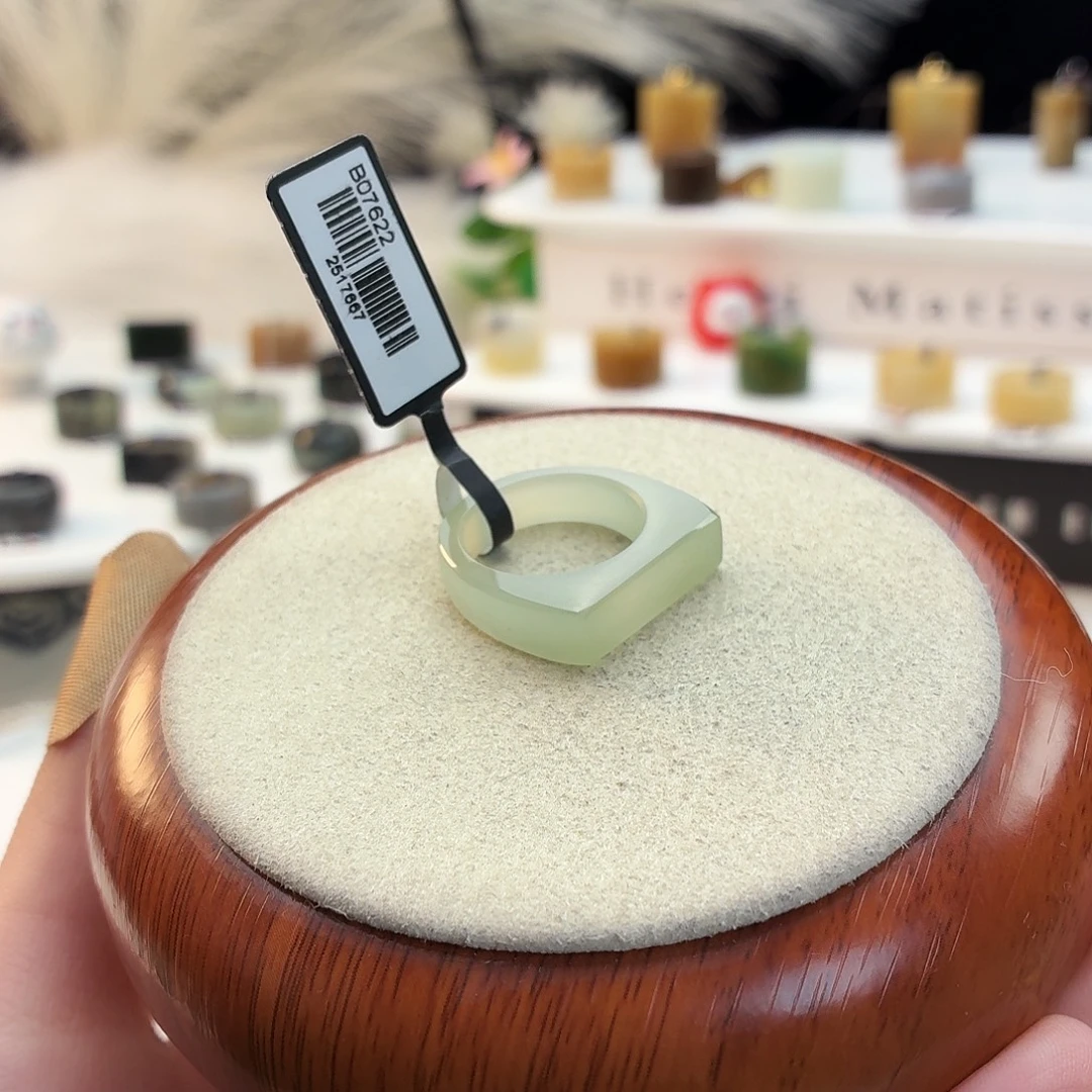 和田玉未镶嵌戒指浅湖水马鞍17.2mmj39