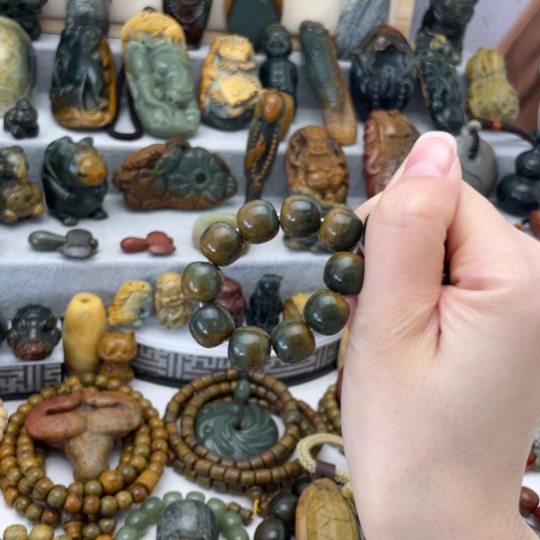 漫***l透闪石质玉未镶嵌把件