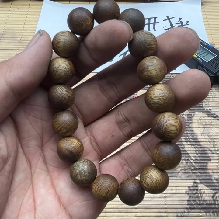 沉香沉香碎屑鹦哥绿