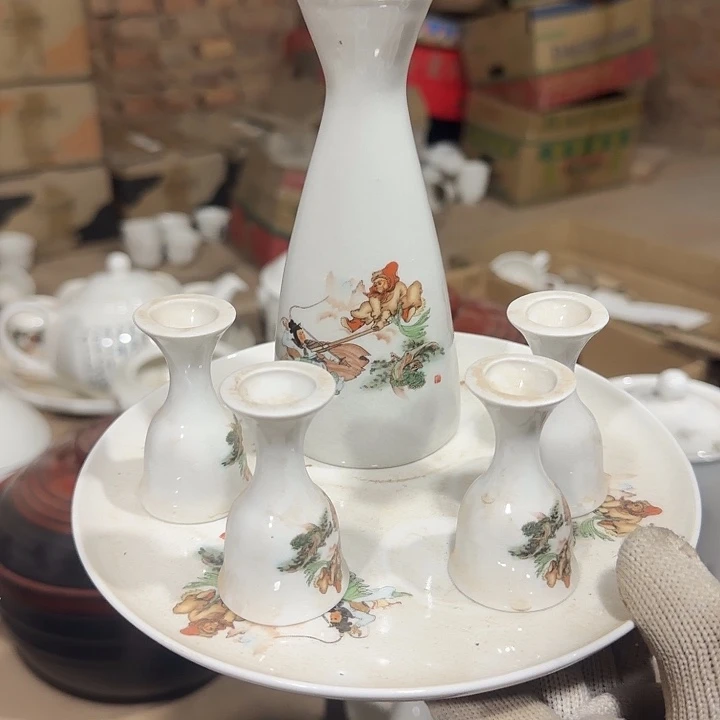 库存微瑕酒壶一套