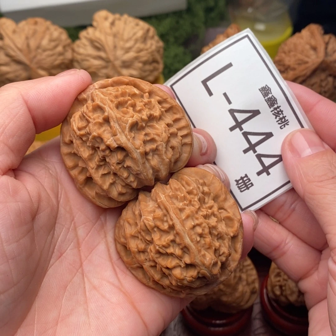 文玩核桃把件狮子头42….