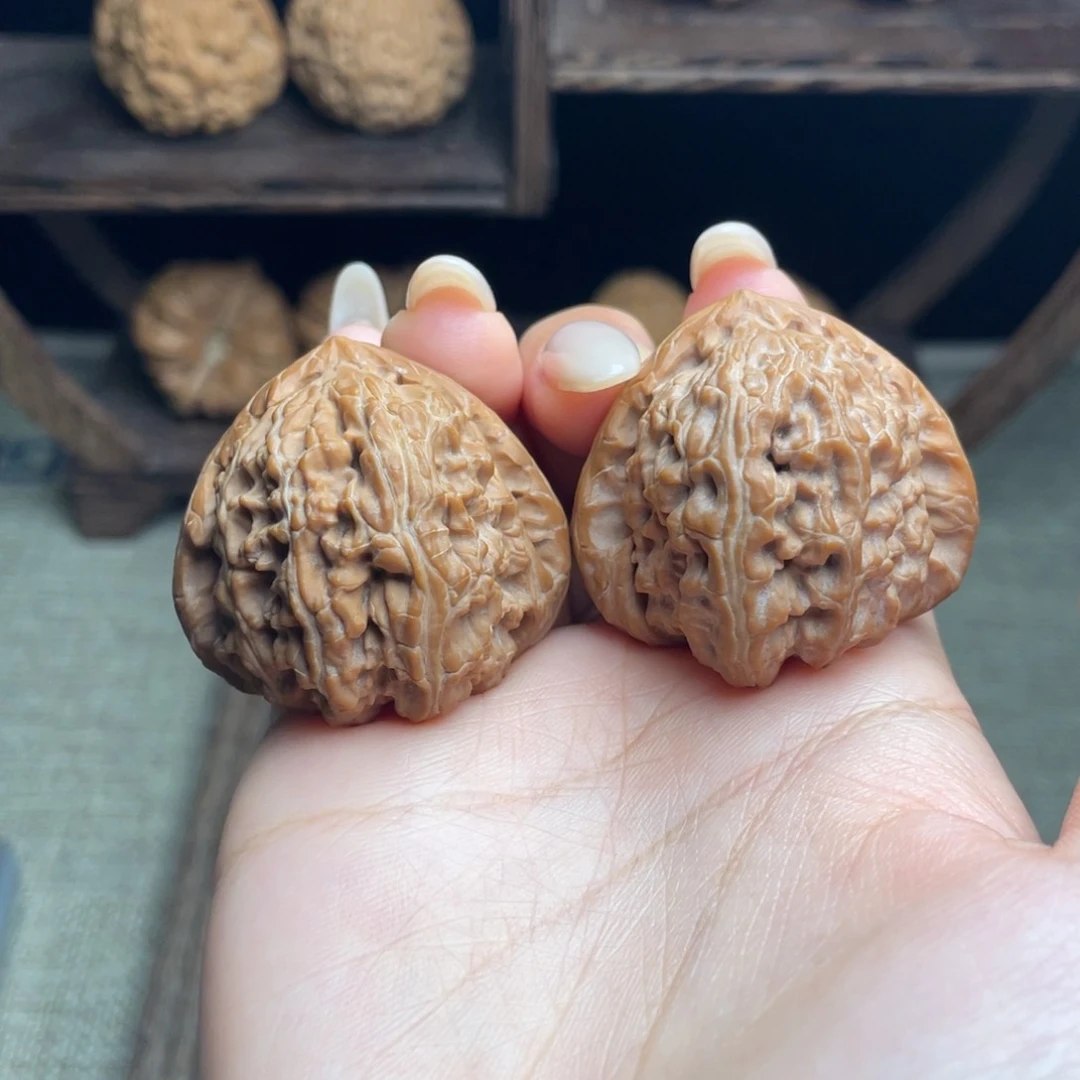 三***定文玩核桃吊坠三角白39