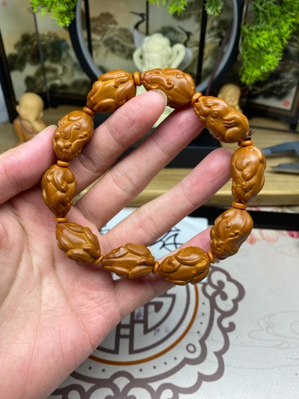 橄榄核雕工艺手串强十籽貔貅