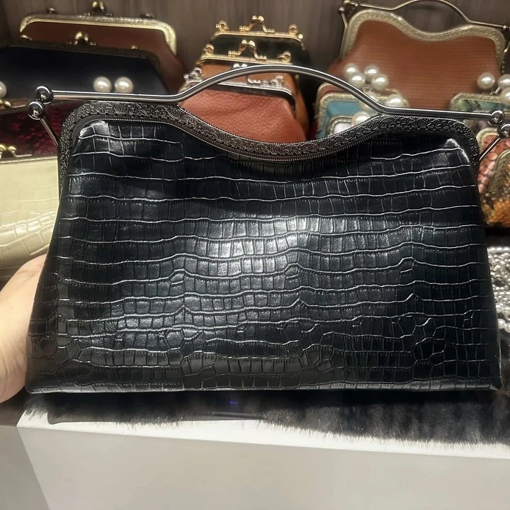 真皮大双开斜挎包