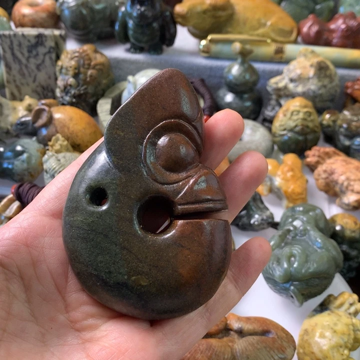 未镶嵌岫岩河磨玉（透闪石质玉）把件