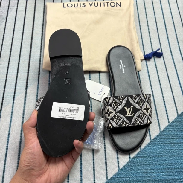 99新 LouisVuitton/路易威登 路易威登满印拖鞋三七码