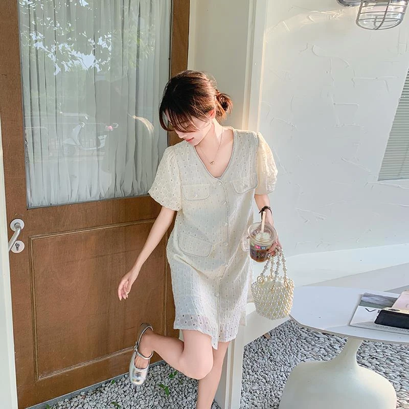 乳白色小香风镂空连衣裙女夏季2025年新款高级感时尚宽松显瘦裙子