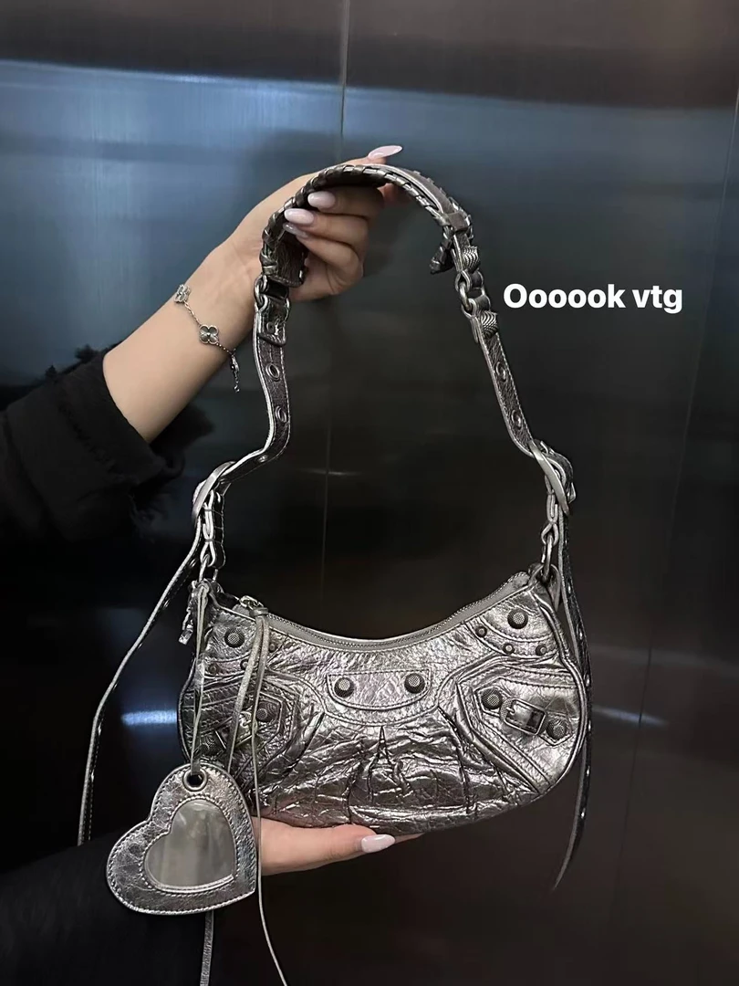 95新 Balenciaga/巴黎世家 CS6779 巴黎世家 银色机车月牙包xs