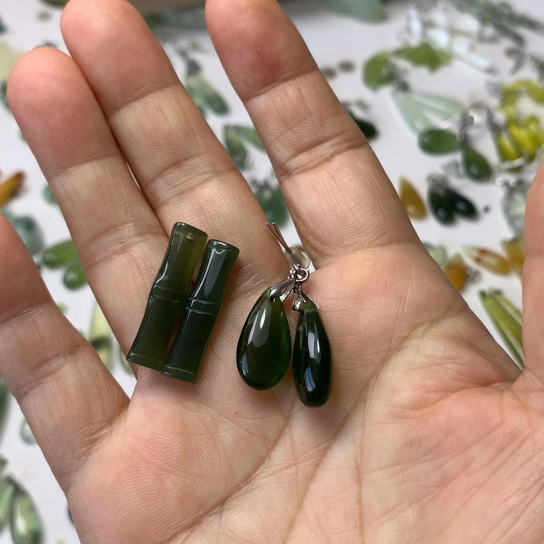 *****未镶嵌蛇纹石玉耳环