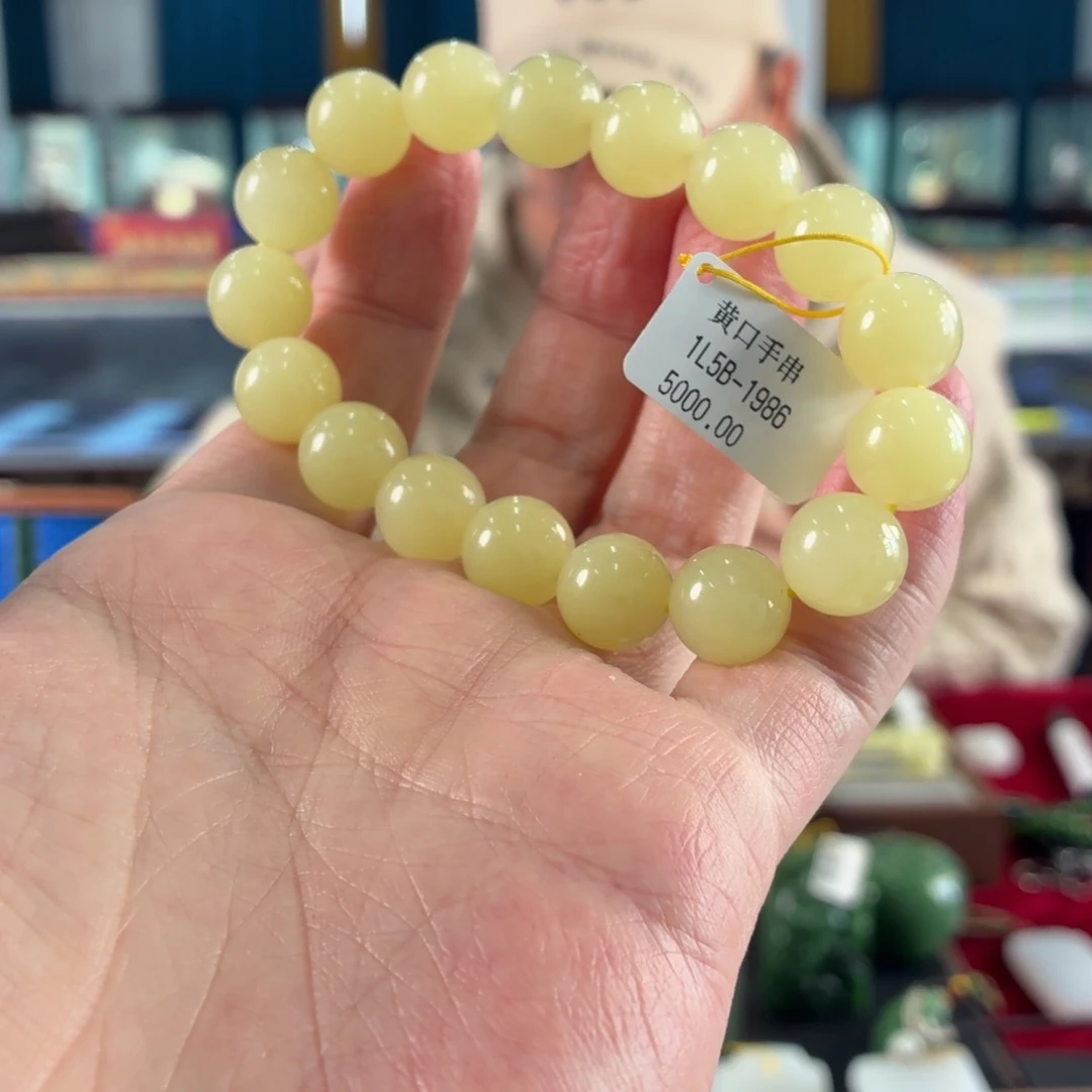 和田玉未镶嵌颈饰单圈