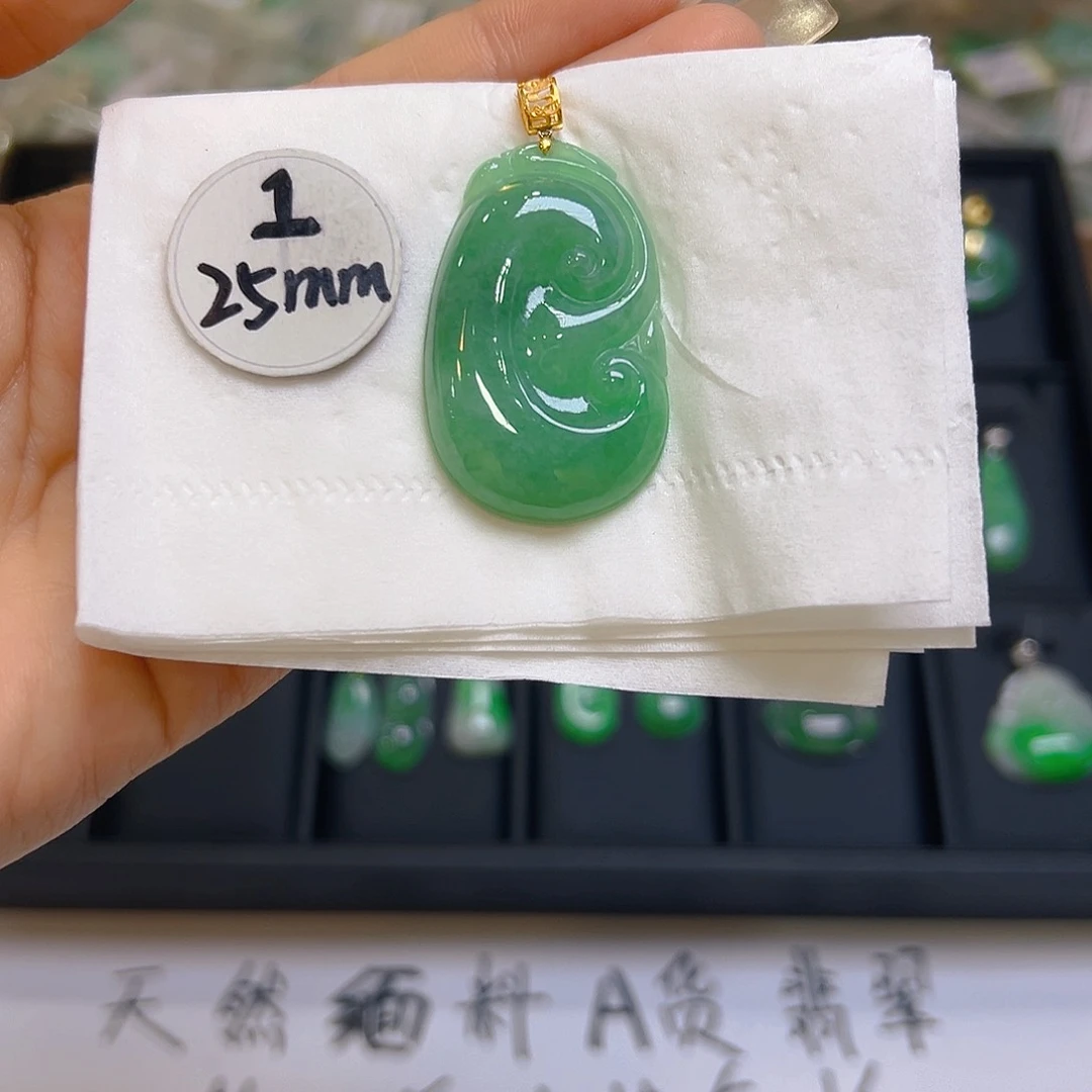 翡翠颈饰18K金镶嵌翡翠