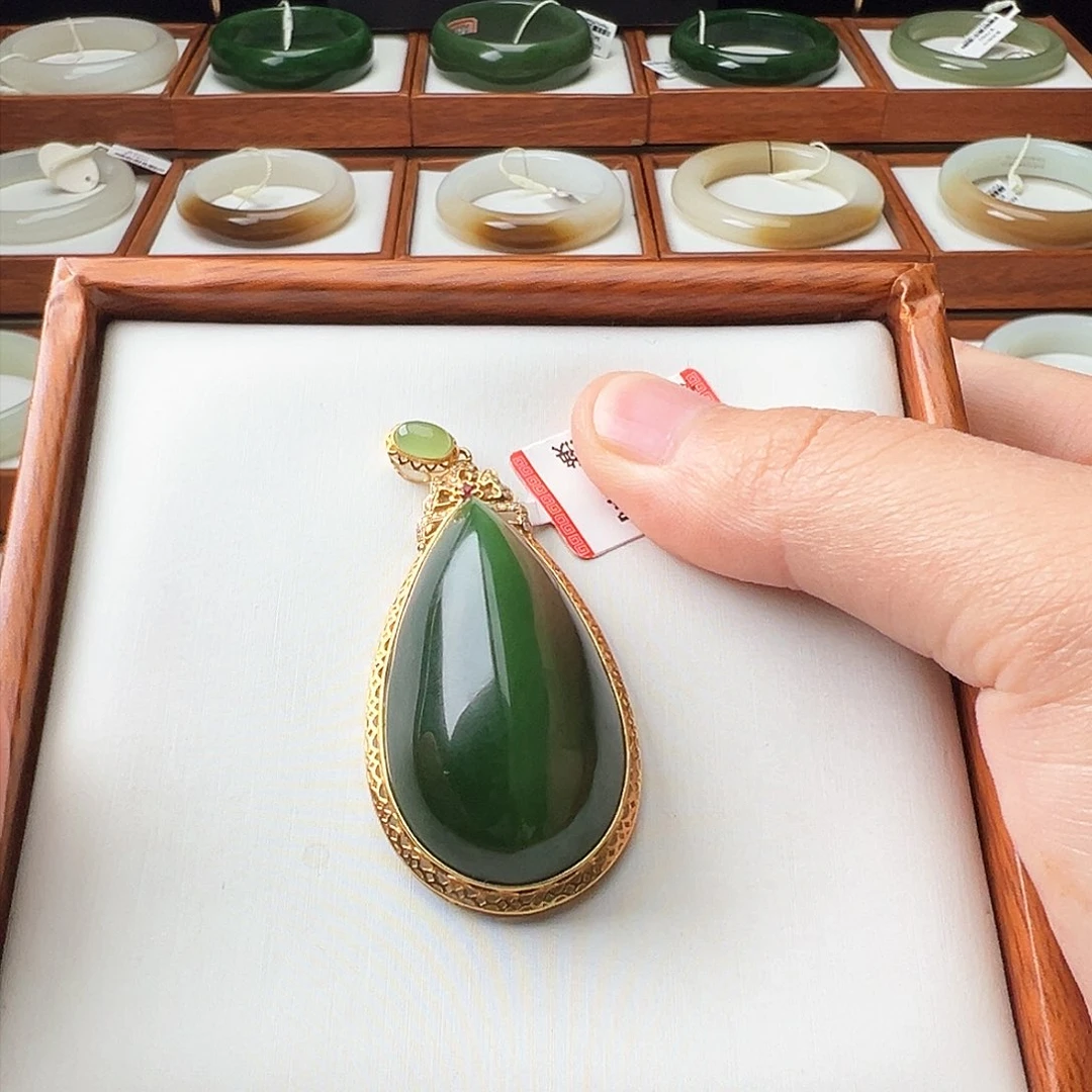 和田玉颈饰18K金镶嵌