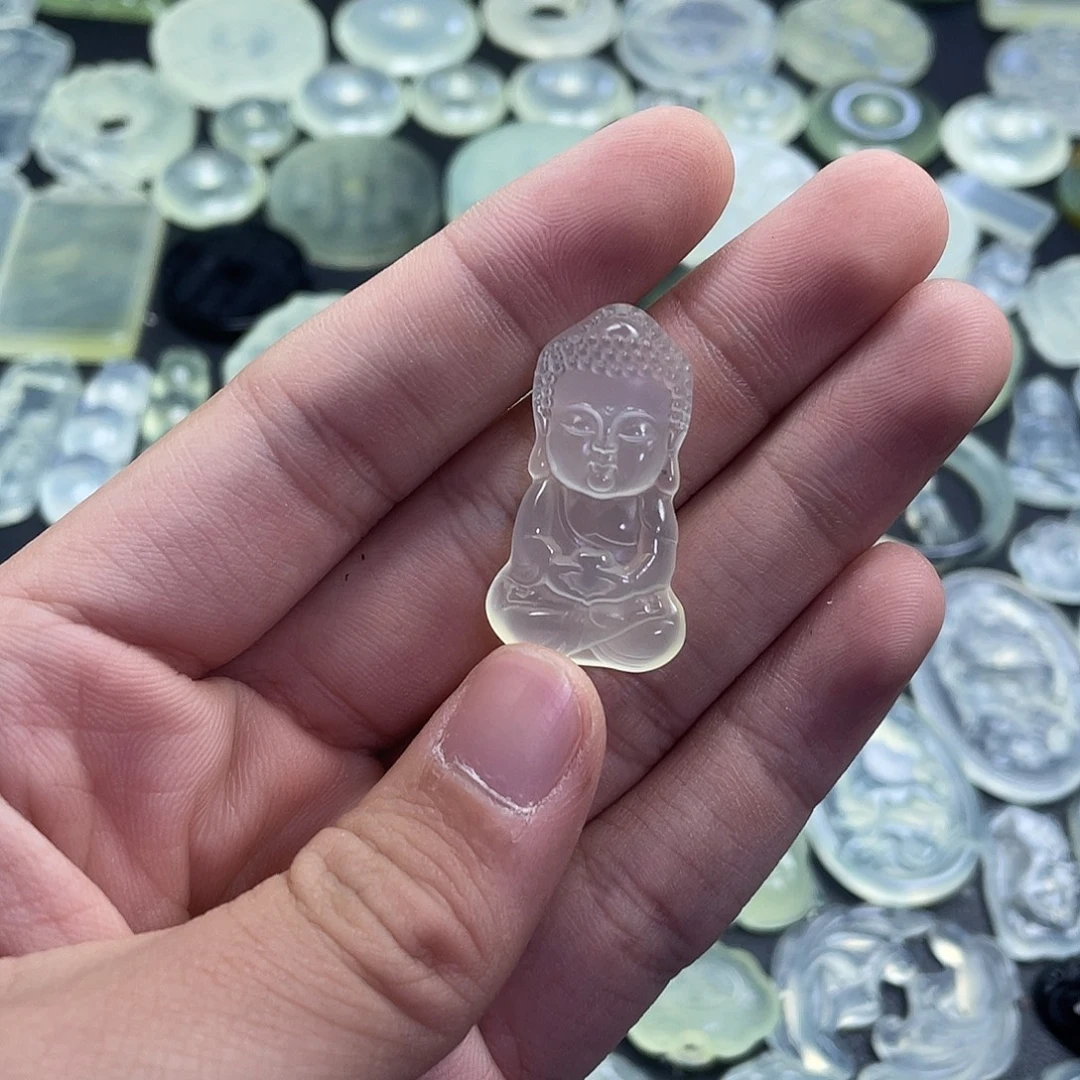 岫玉未镶嵌颈饰宝宝佛