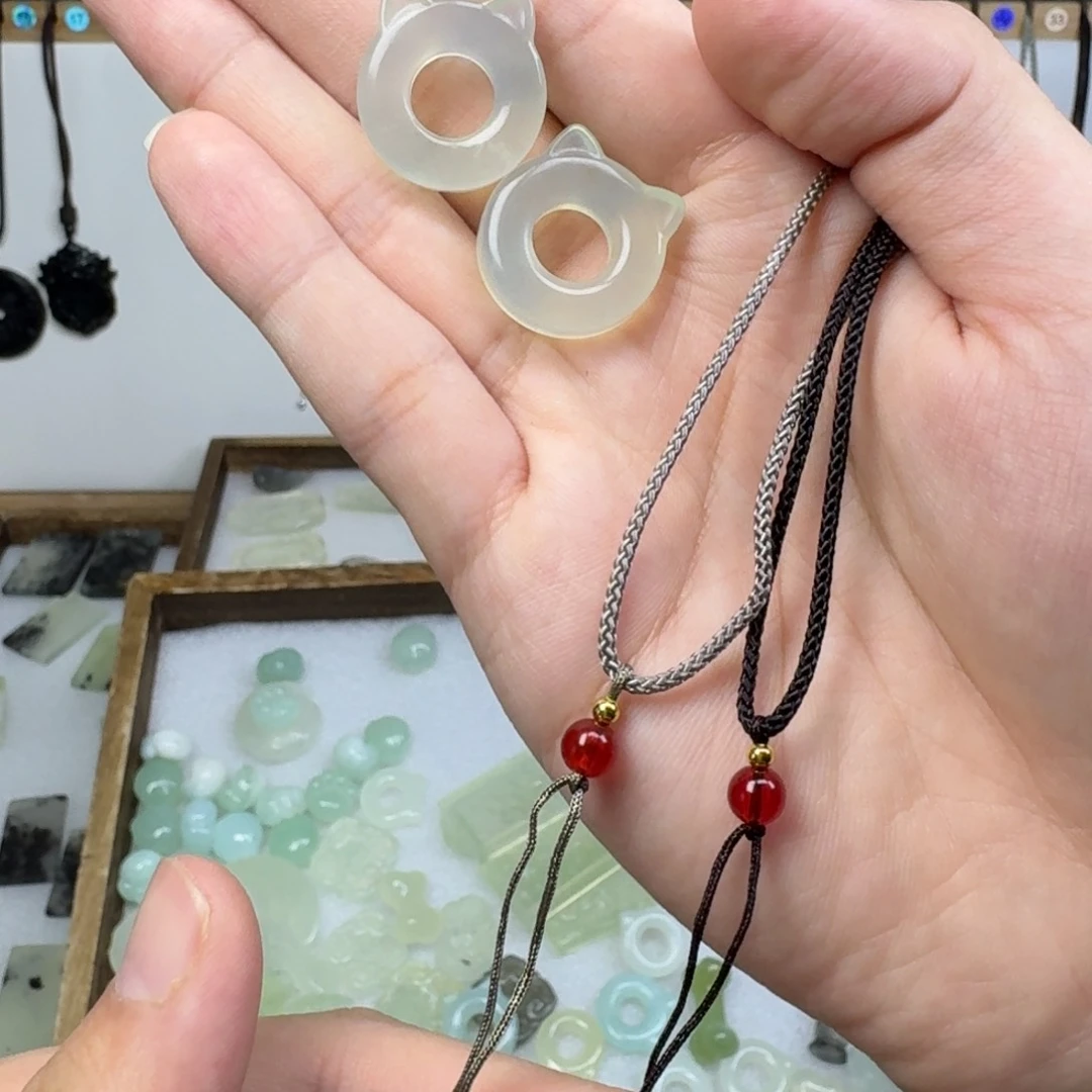 蛇纹石玉吊坠未镶嵌