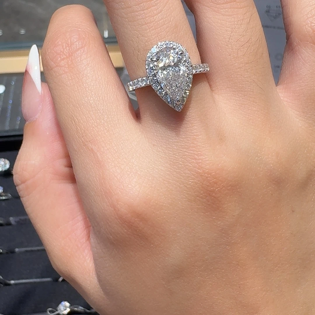 合成钻石18K金镶嵌