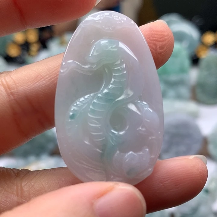翡翠未镶嵌颈饰蛇牌福利