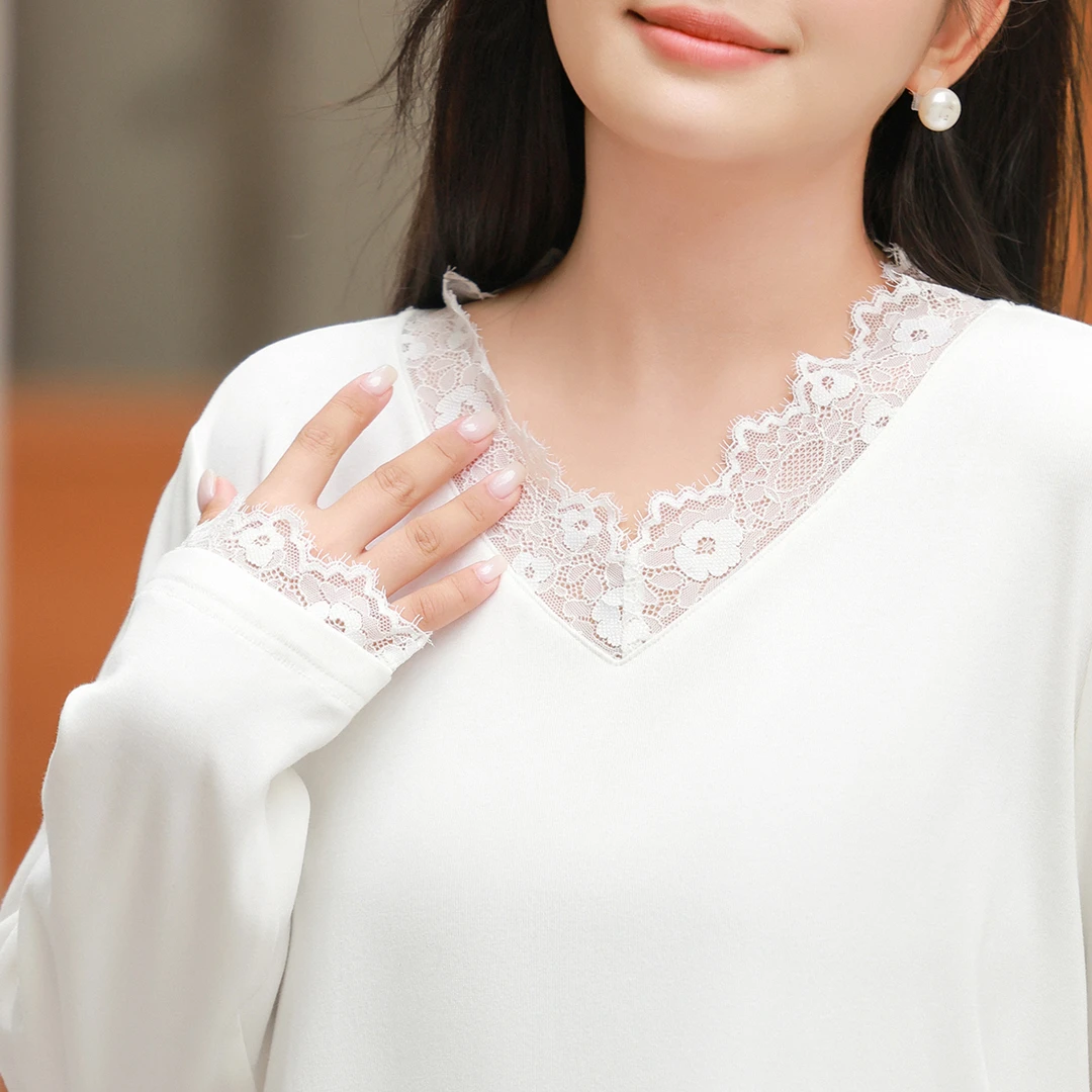 【拼接蕾丝T恤】MsShe大码拼接蕾丝V领打底长袖针织衫E2411100