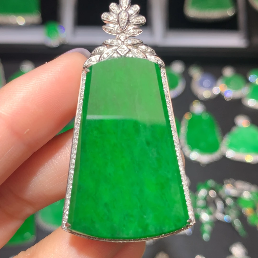 翡翠颈饰18K金镶嵌翡翠