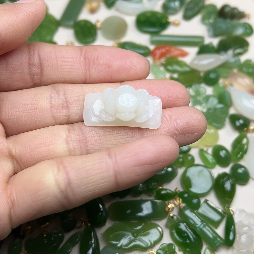 和田玉手牌未镶嵌