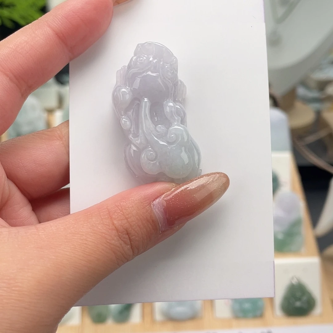 翡翠未镶嵌颈饰貔貅