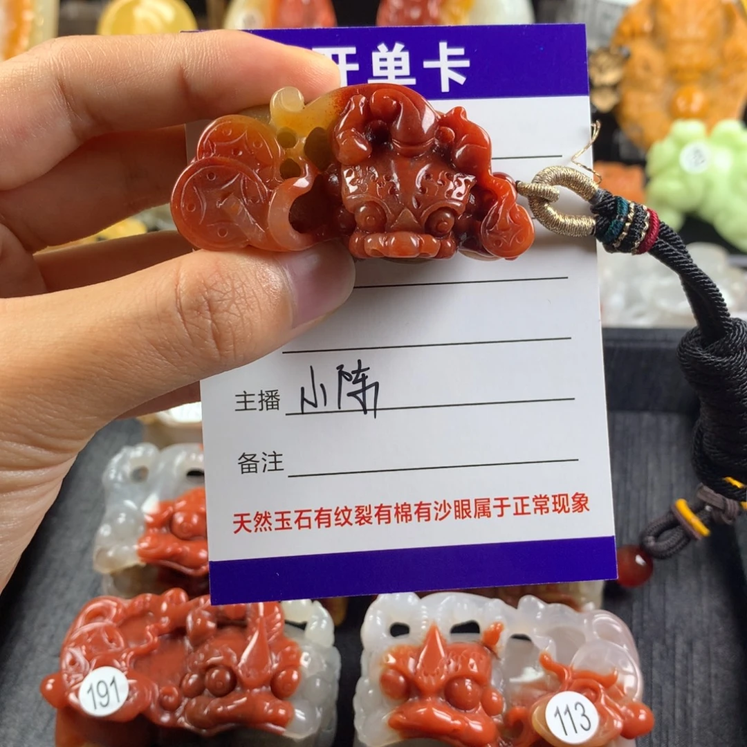 奔***者未镶嵌石英质玉（黄龙玉）挂件