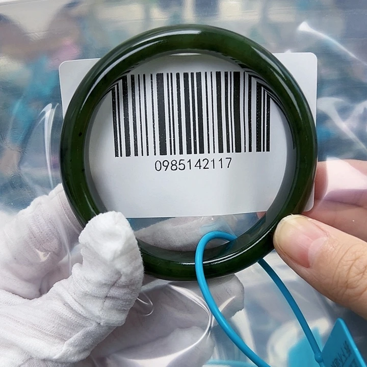 和田玉未镶嵌手镯包容62