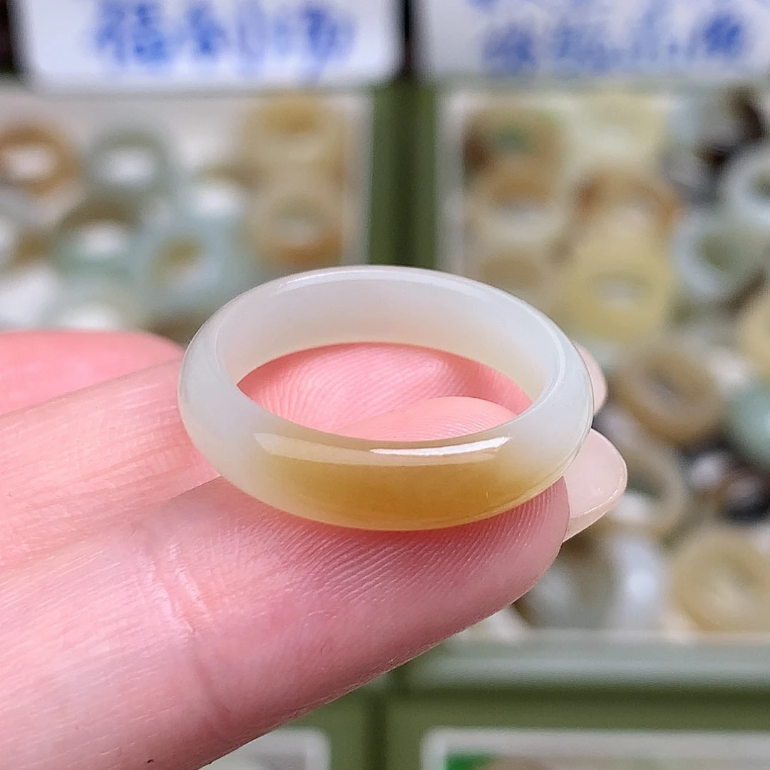 未镶嵌戒指和田玉