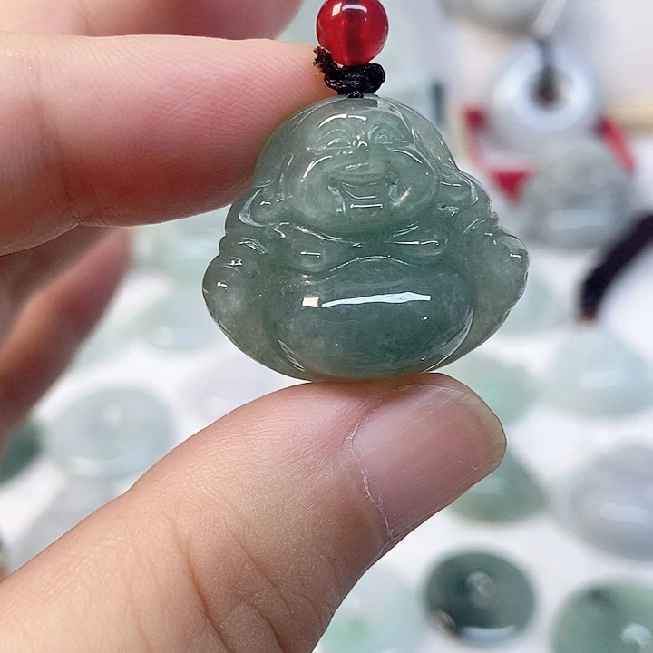 翡翠未镶嵌颈饰佛公