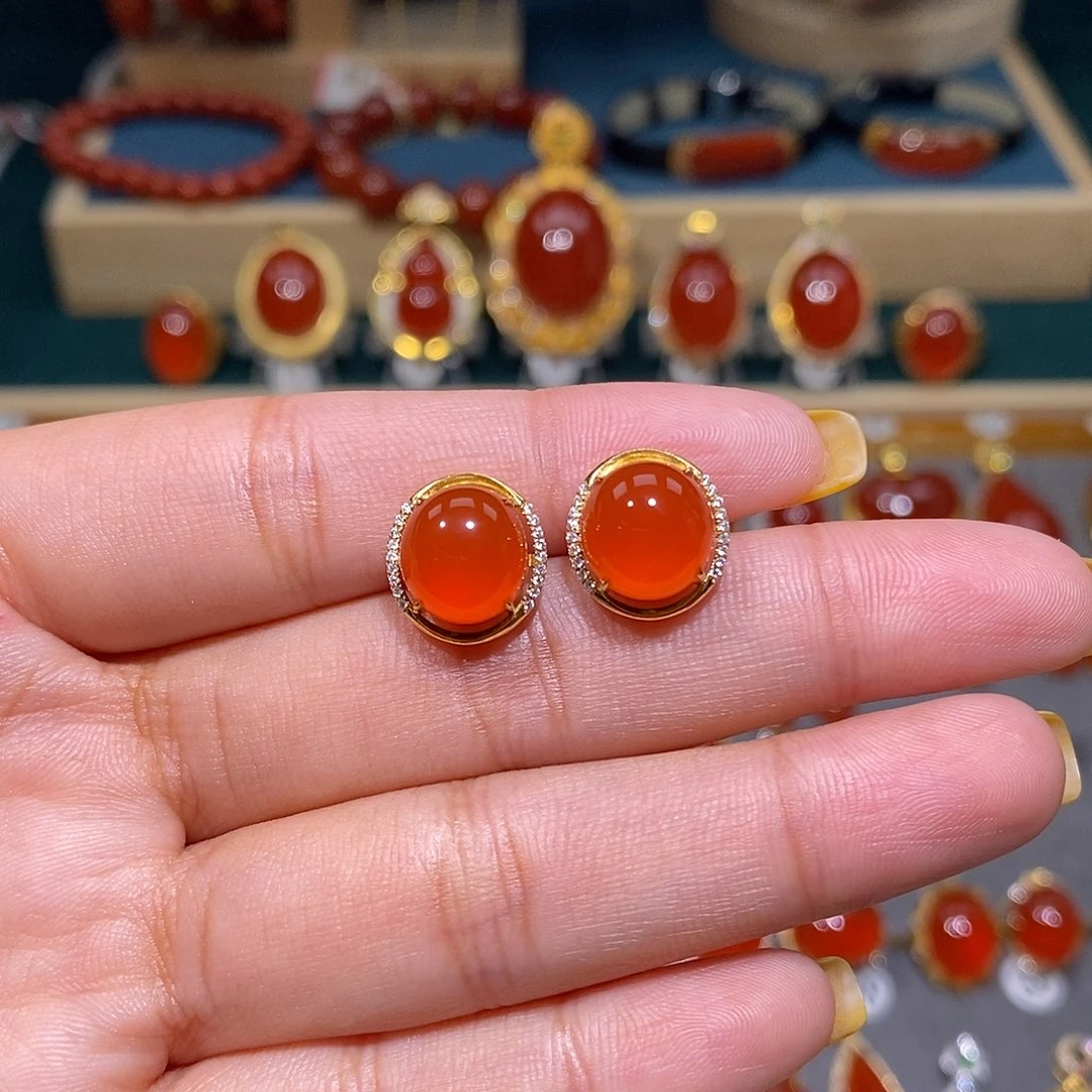 南红玛瑙18K金镶嵌耳饰